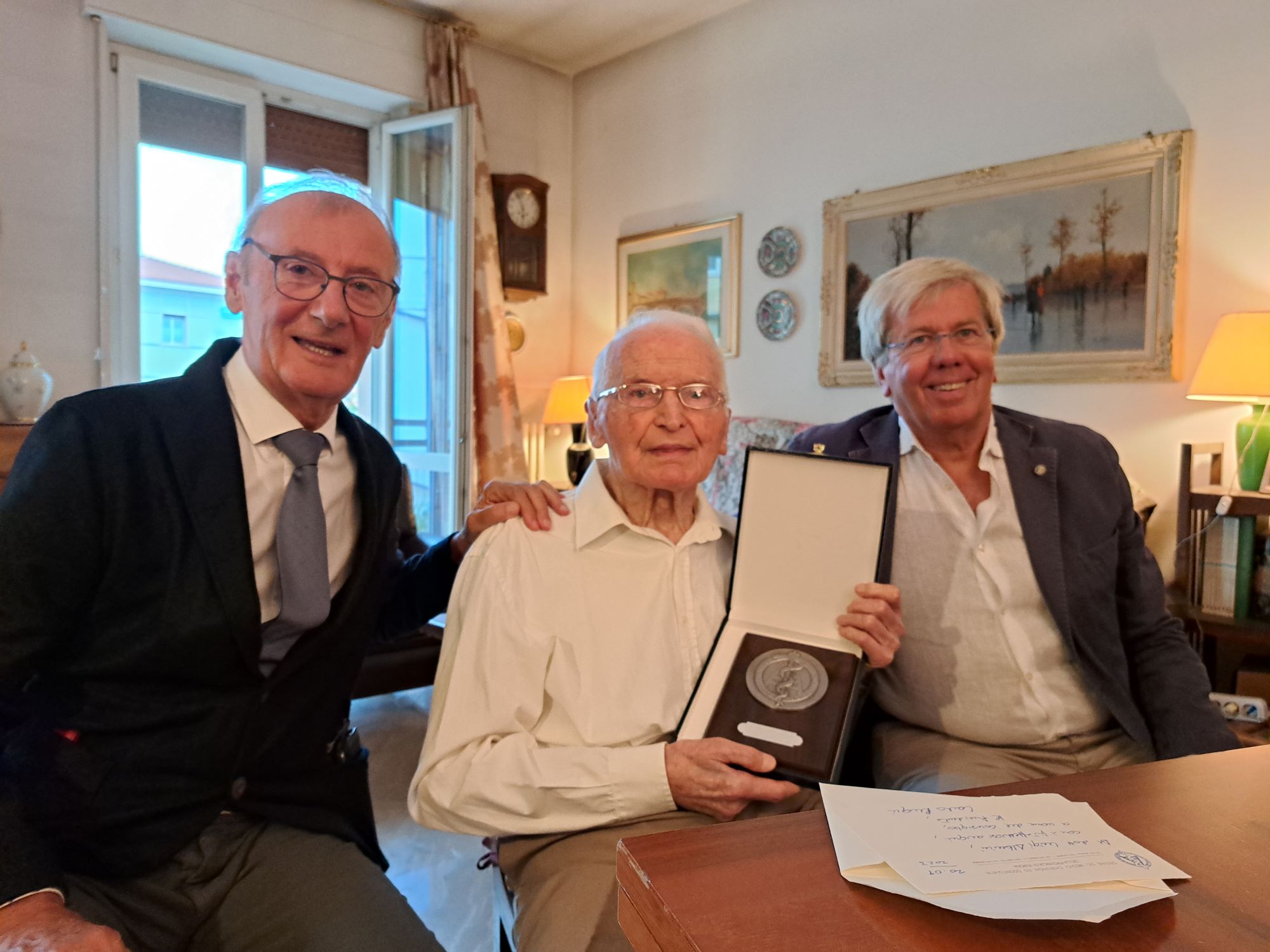 Compie 100 anni il medico di famiglia Luigi Alberini: per lui la medaglia dell’Ordine dei Medici chirurghi e Odontoiatri di Verona