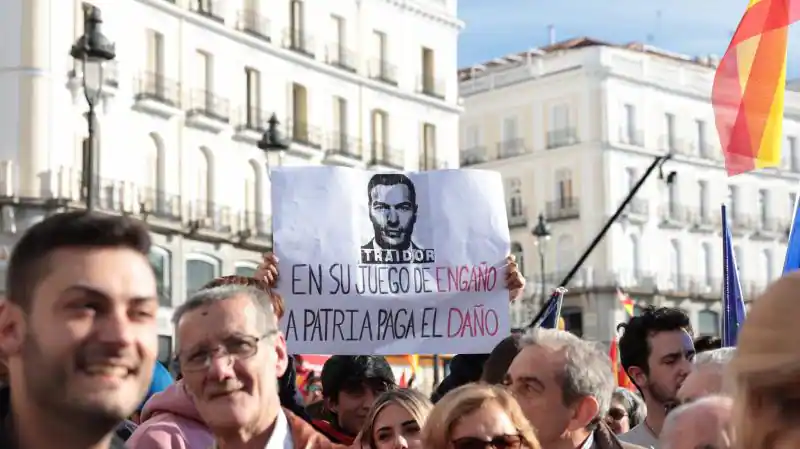 In Spagna nel 2023 governano i peggiori sovranisti. Ma i media "progre" italiani lo nascondono 1 manifestacion madrid sanchez