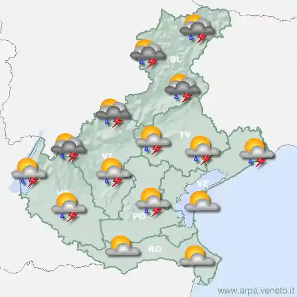 Meteo, giornata di pioggia e temporali