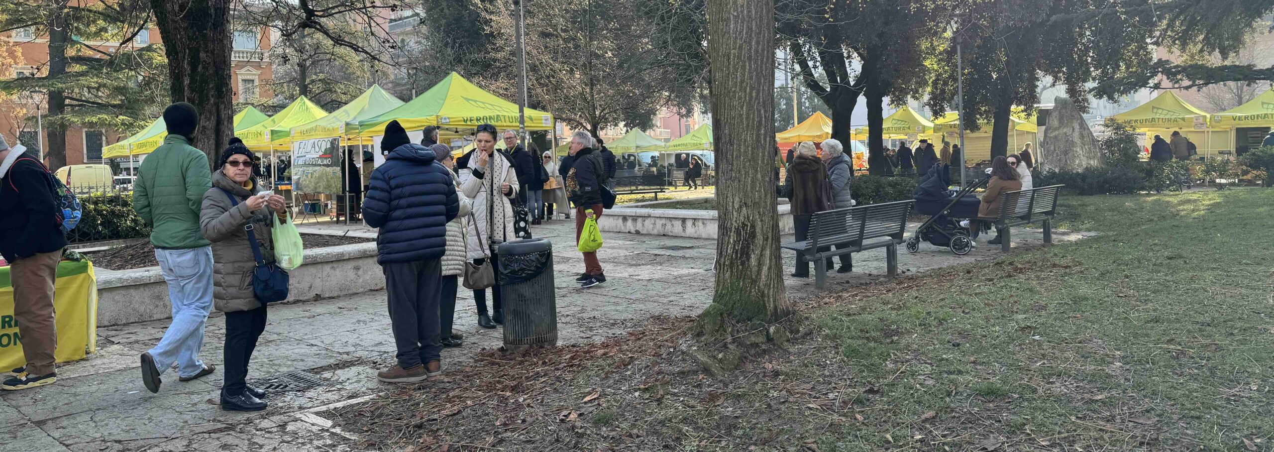 Borgo Trento. Piace il mercato a chilometro zero della Coldiretti in piazza Vittorio Veneto 1 mercato