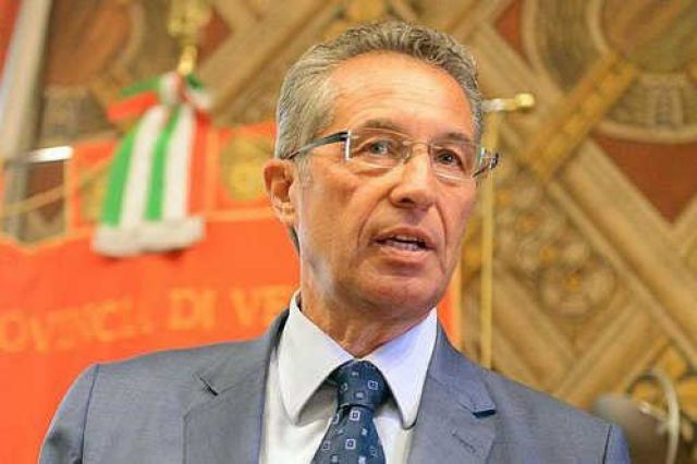 Forza Italia trova un simbolo nuovo, ma perde un candidato…storico.