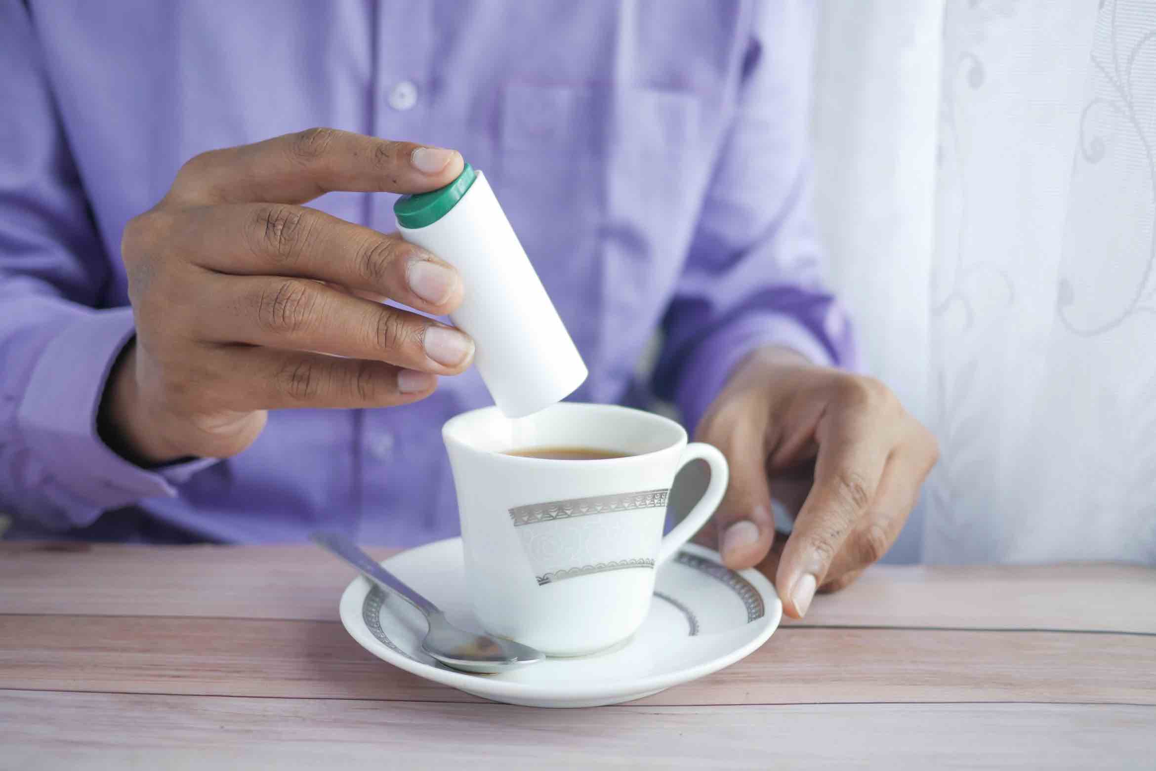 L’aspartame continua ad essere sul banco degli imputati come possibile cancerogeno. Si attende la decisone dell’Oms