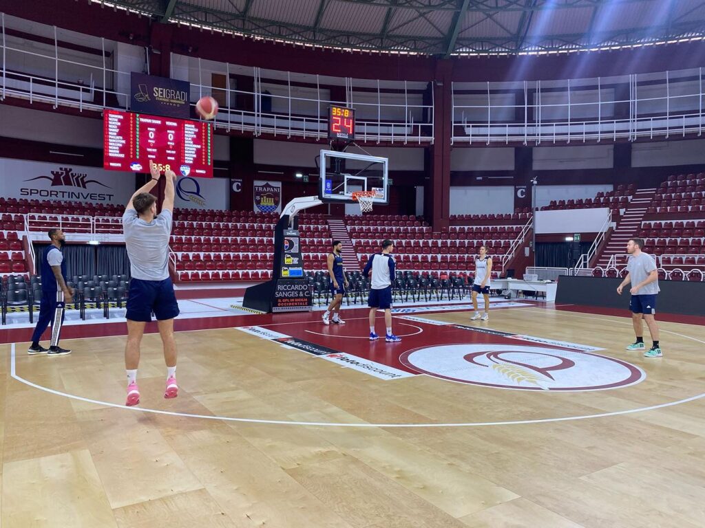 Scaligera Basket, i gialloblù s'illudono per un tempo. Ma passa di forza Trapani 89-81 1 riscaldamrnto