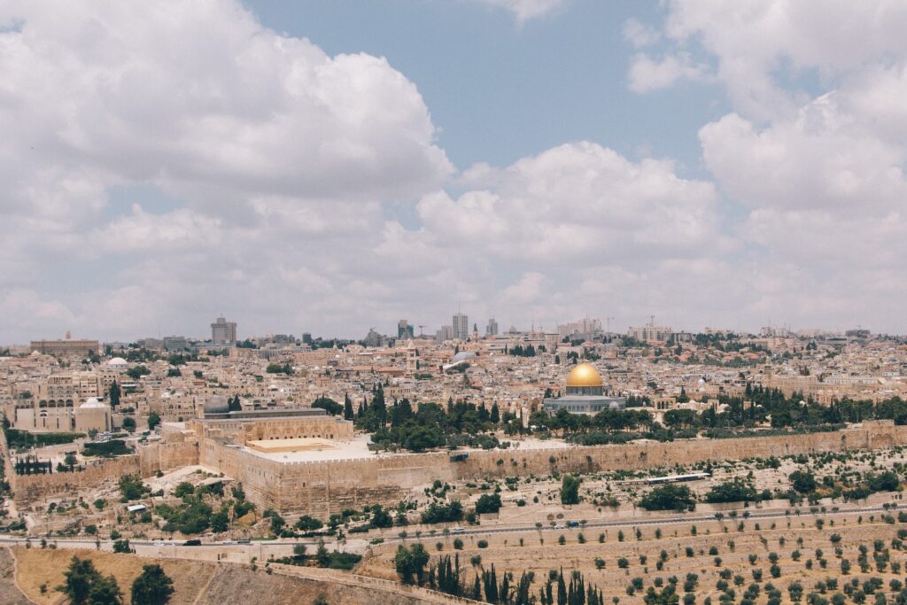 I 38 veronesi bloccati in Israele verranno portati in Giordania. Da Amman il volo per l’Italia 2 veronesi bloccati in Israele