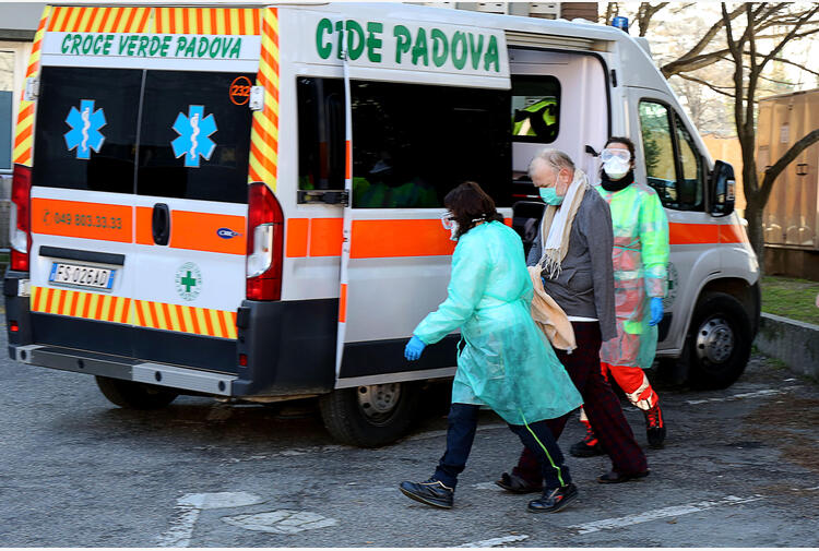 Covid: aumenta la pressione sugli ospedali in Veneto. E arriva anche l’influenza
