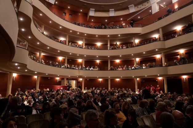 Il Teatro Salieri apre la stagione con fuochi d’artificio barocchi 1 salieri inaugurazione platea