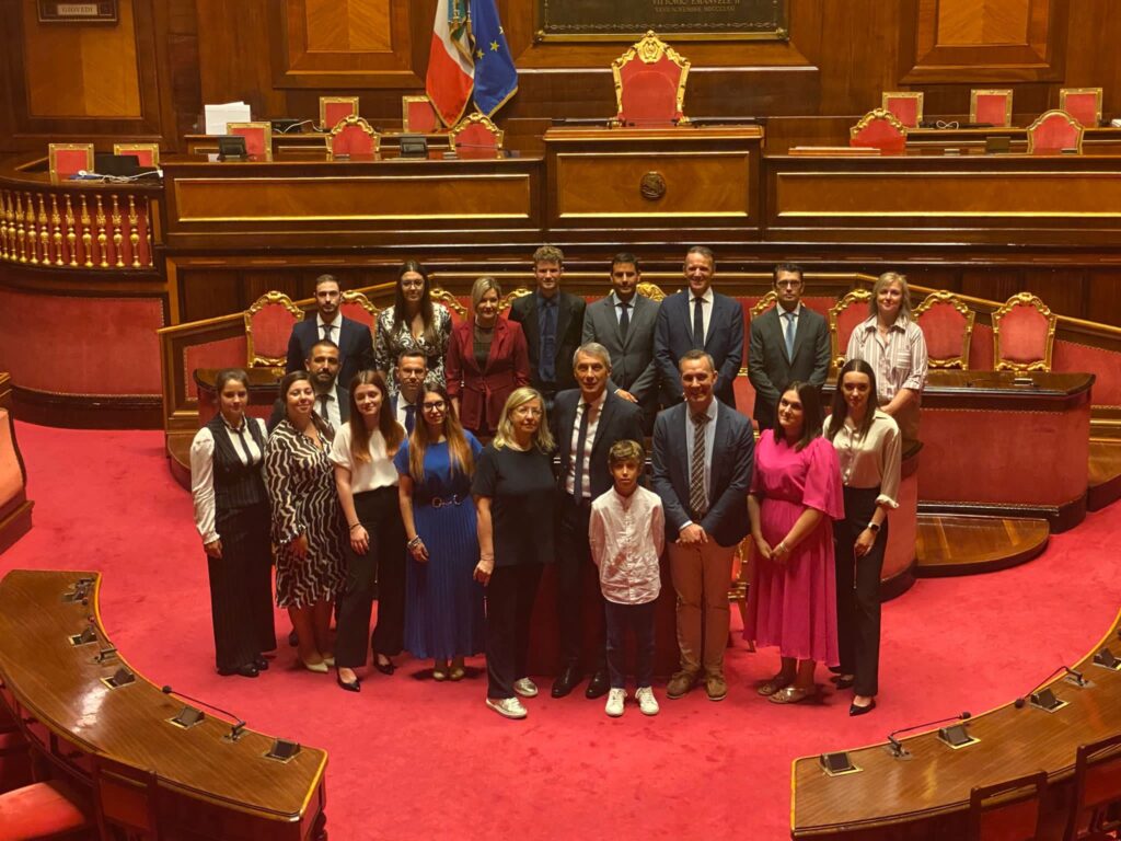Gli sbandieratori in Senato per presentare i Campionati Nazionali di Montagnana a settembre 2 sban2