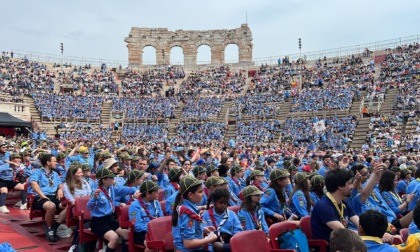 Via gli alpini, gli Scout, il Vescovo, via tutti dall’Arena: quella folle visione che vuole cristallizzare e desertificare Verona