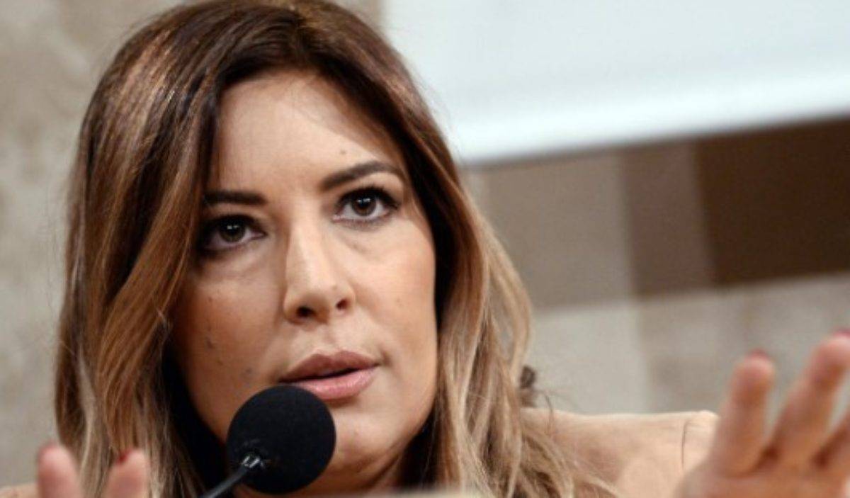 Piccole miserie quotidiane: Croce in ospedale e la Lucarelli infierisce sui social