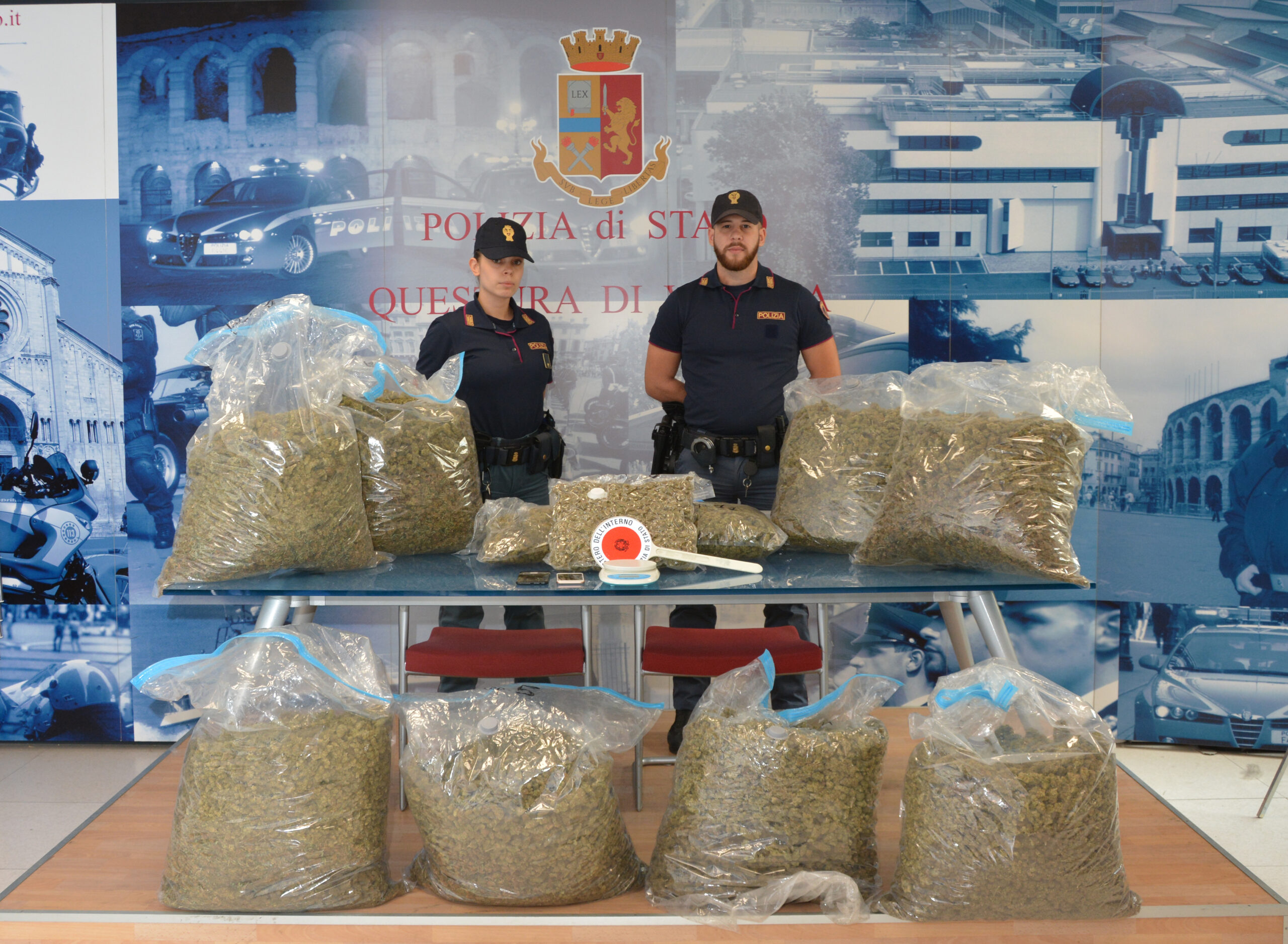 La Polizia di Stato di Verona blocca corriere della droga: trasportava 40 chili di marijuana