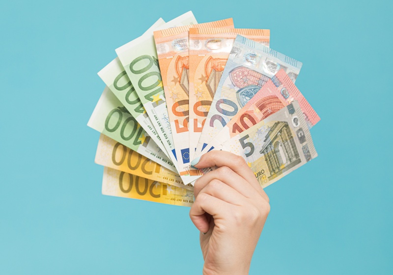 Alzato il limite del contante a 5 mila euro dal primo gennaio. Draghi l’aveva abbassato a 1000