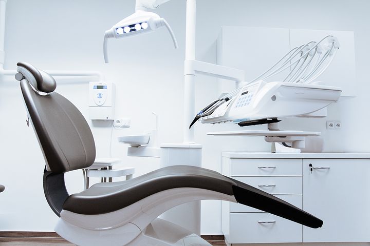 Cure dentali. 200 mila sono andati all’estero. 1 su 3 poi ha dei problemi 1 Cure dentali. 200 mila all’estero. 1 su 3 ha dei problemi