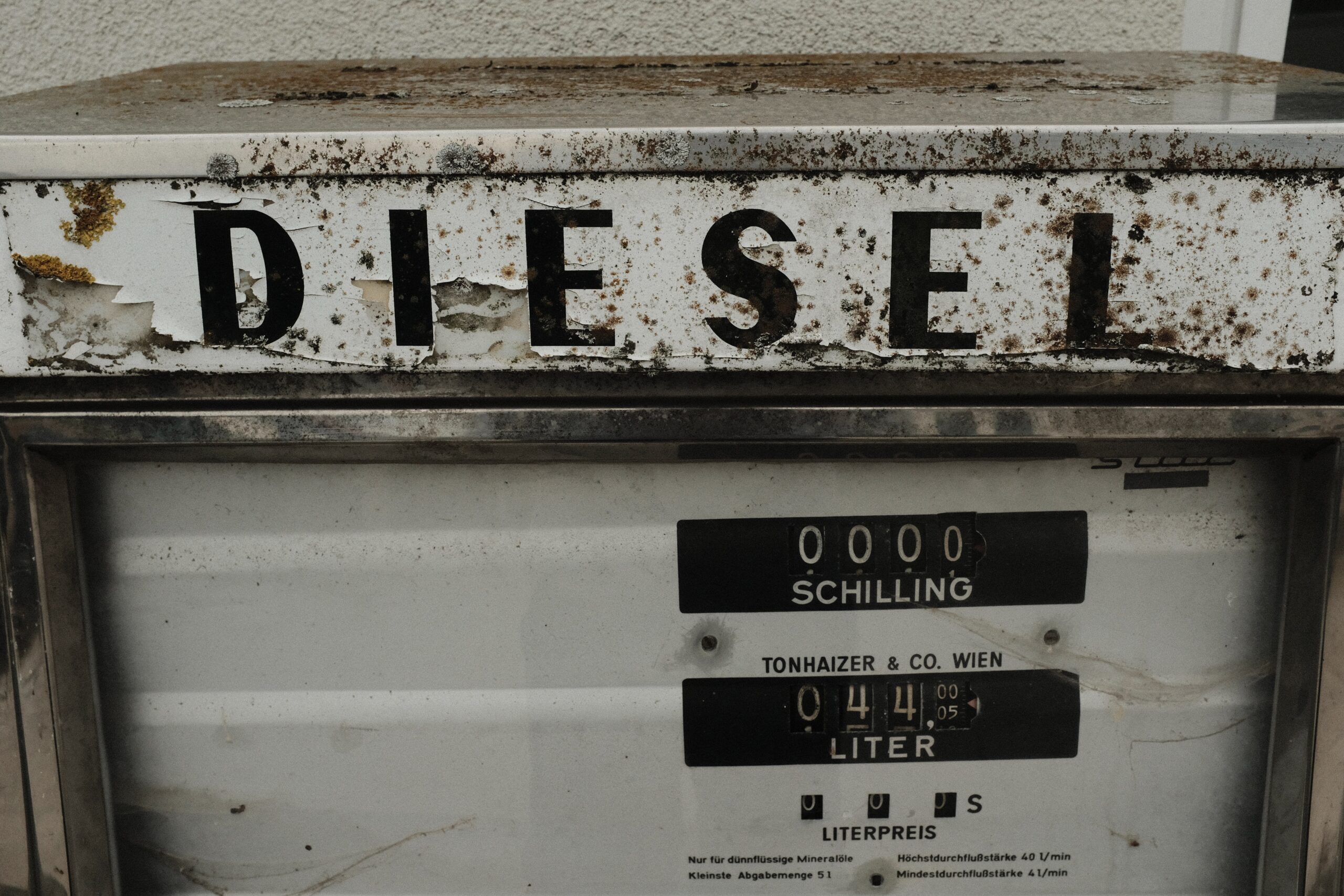 Rinviata a data da destinarsi la riunione degli ambasciatori Ue sullo stop dal 2035 alle auto a benzina e diesel