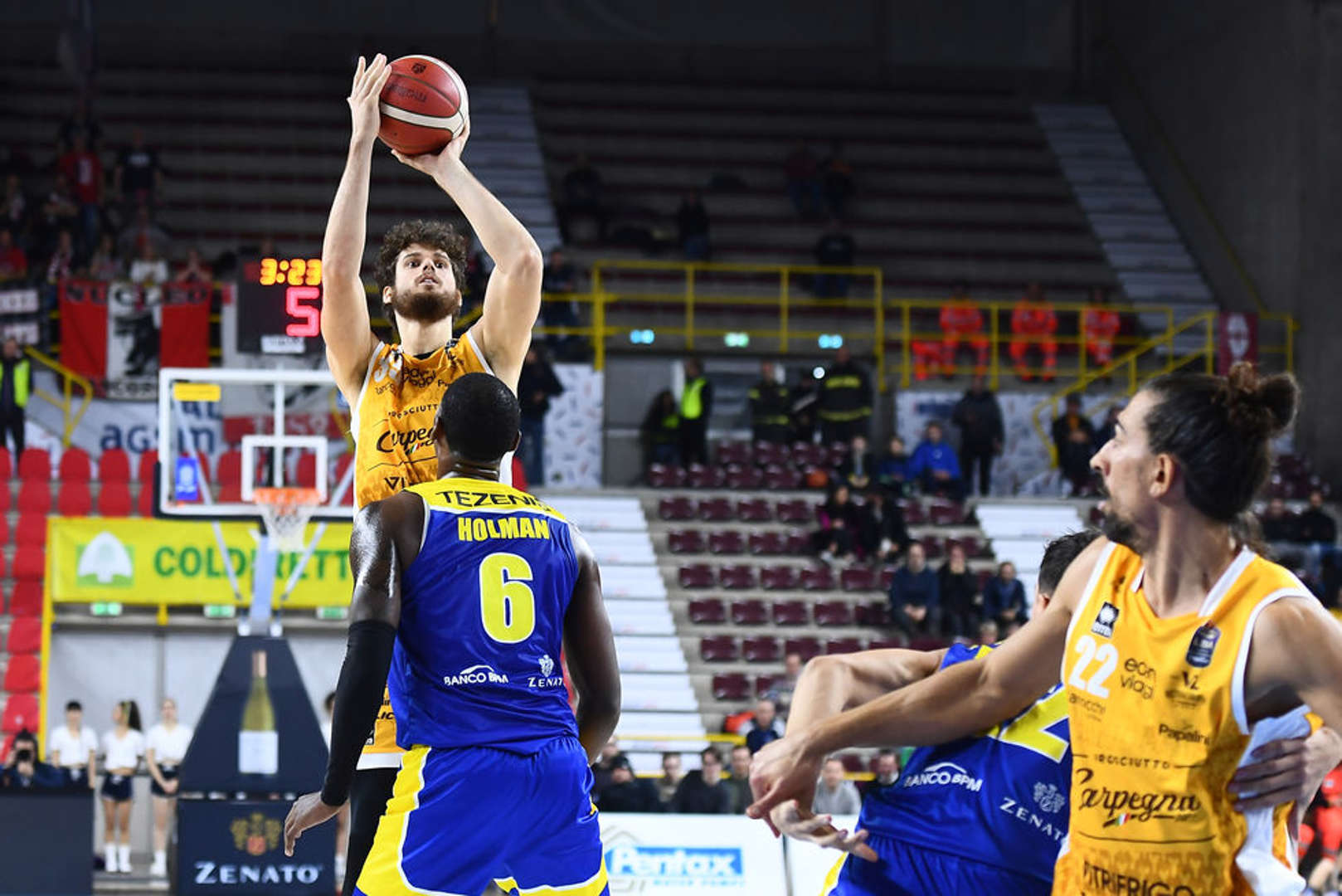 La Tezenis riparte da Pesaro dove ritrova Leonardo Totè: match domani alle 20,30