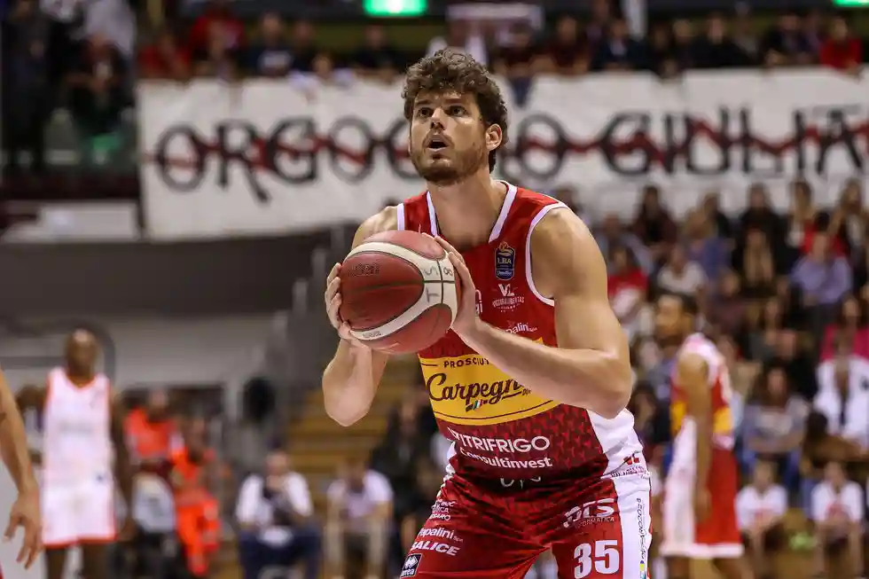 Basket, in A2 sale Filippo Bertoni. Conferme in A1 per Totè e Cournooh 1 tote