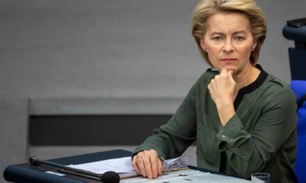 Ursula rieletta presidente della Commissione Ue. FdI e Lega hanno votato contro