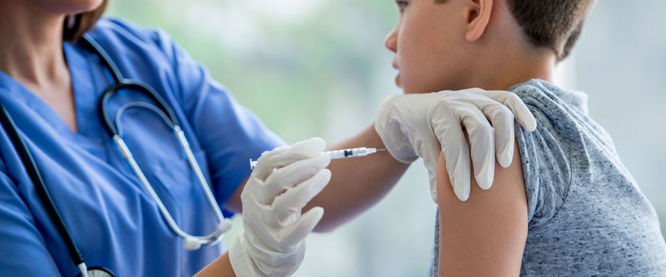 Vaccinazioni anti-influenzali, nelle farmacie più 57% rispetto al 2023