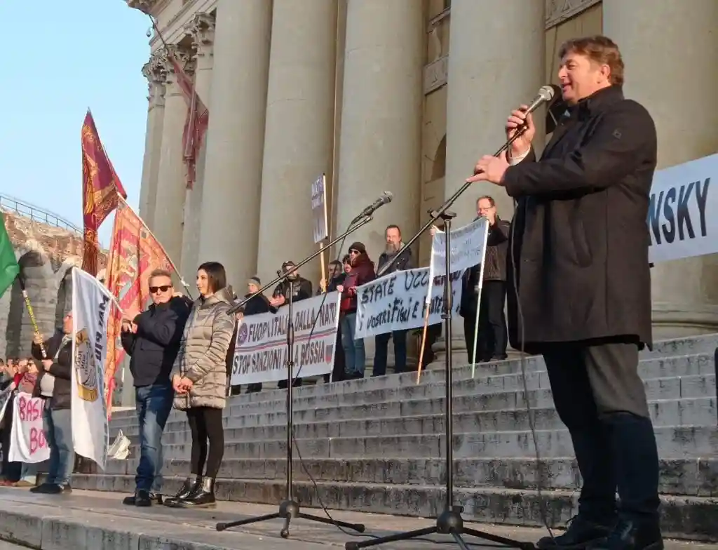 A Roma 3 manifestazioni pro e contro il riarmo dell’Europa