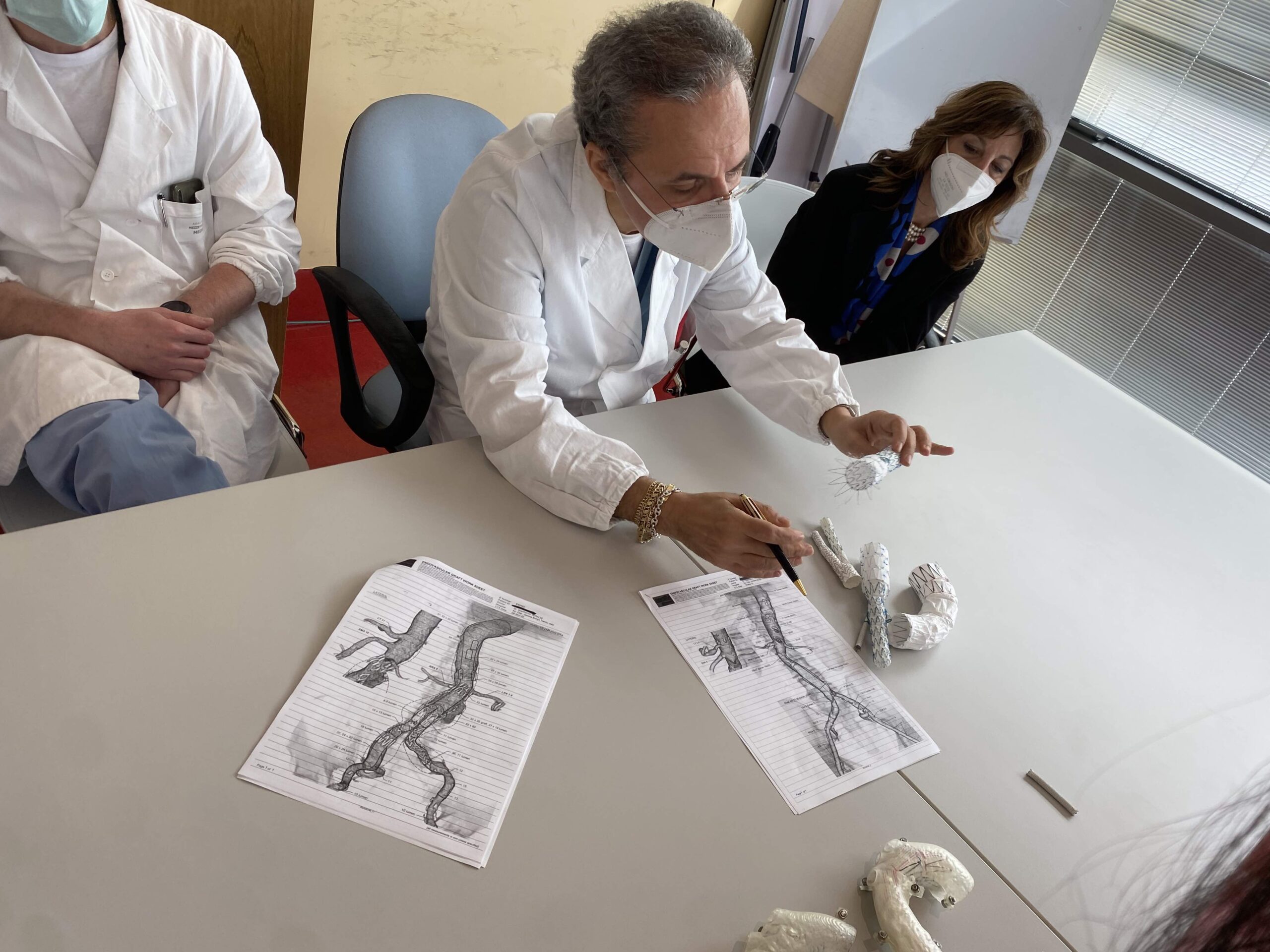 Chirurgia dell’aorta, 17 interventi complessi in un mese. Con le nuove protesi si salvano pazienti finora insperabili 1 veraldi scaled