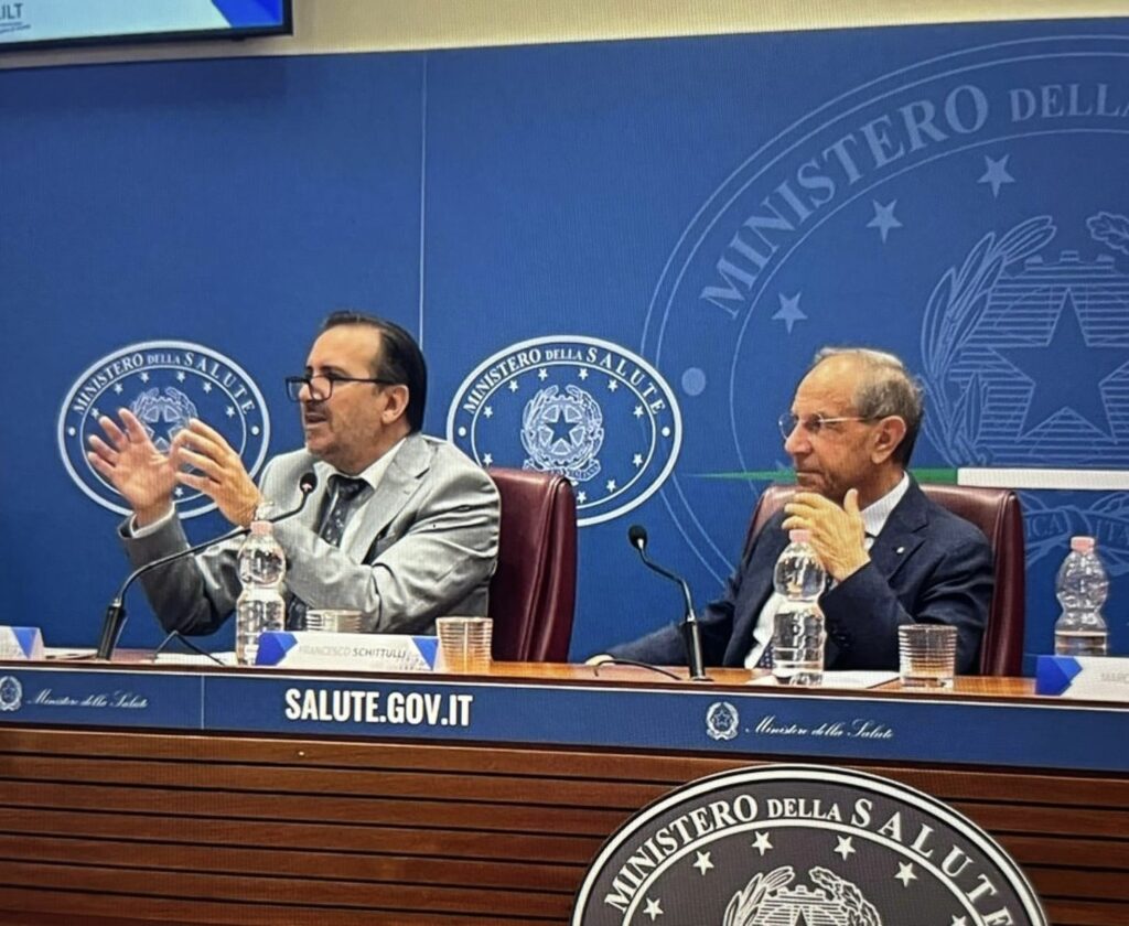 Tumore polmonare, l'Ospedale Pederzoli è stato certificato "Centro di riferimento regionale" 1 Il dottor Santo e il professor Schittulli