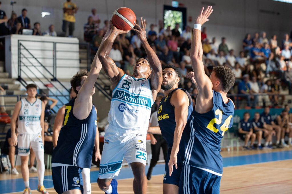 Scaligera Basket, a Seveso passa la corazzata Cantù 87-81. Buono l'esordio di Jocob Pullen 3 459757536 997088999096796 7734575002215616300 n