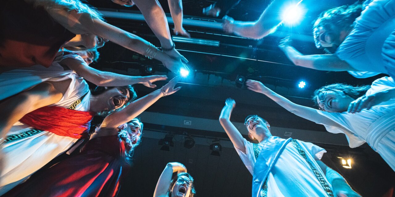 Altri Posti in Piedi apre le iscrizioni. La scuola di teatro all’Astra festeggia i suoi primi 10 anni