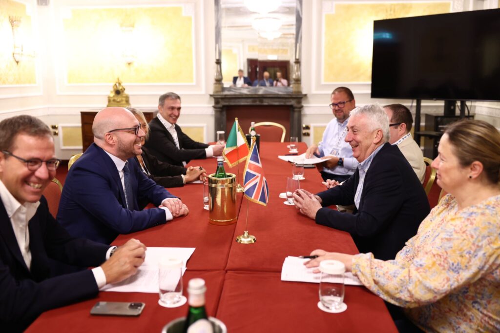 Lorenzo Fontana con lo speaker UK Lindsay Hoyle: "Bisogna rafforzare la diplomazia parlamentare" 1 Immagine WhatsApp 2024 09 07 ore 12.05.39 27e00bfd