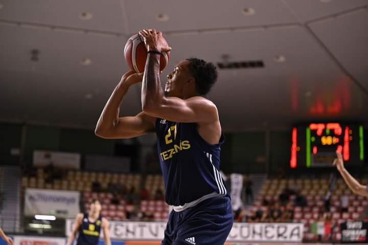 Scaligera Basket cade al PalaDozza: vince la Fortitudo Bologna 70-67 2 Liam Udom