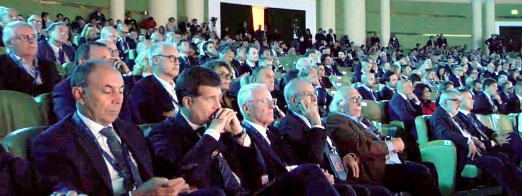 Gli imprenditori all'assemblea 2024 di Confindustria Verona, quest'anno in scena a Gardaland
