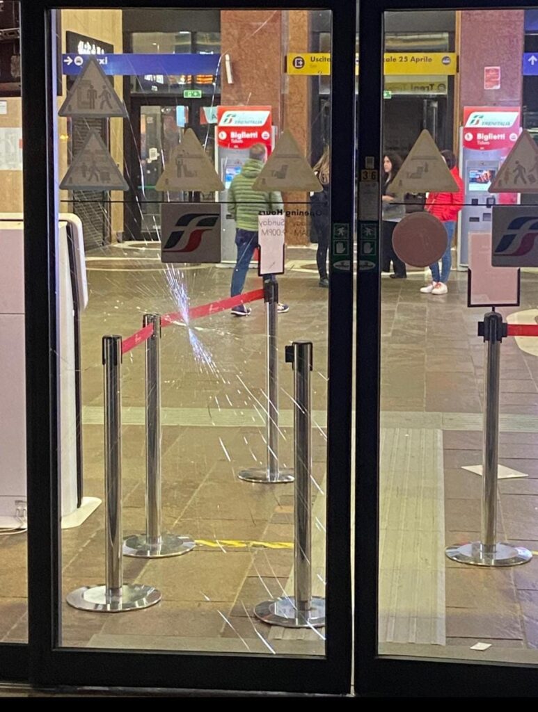 Stavolta la Polizia ha sparato. Ucciso straniero che aveva aggredito una pattuglia 1 Stavolta la Polizia spara. Ucciso aggressore straniero