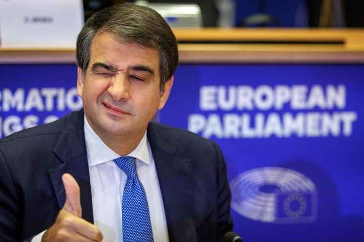 Raffaele Fitto for vicepresident. Finisce in farsa la battaglia dei DEM italiani a Bruxelles