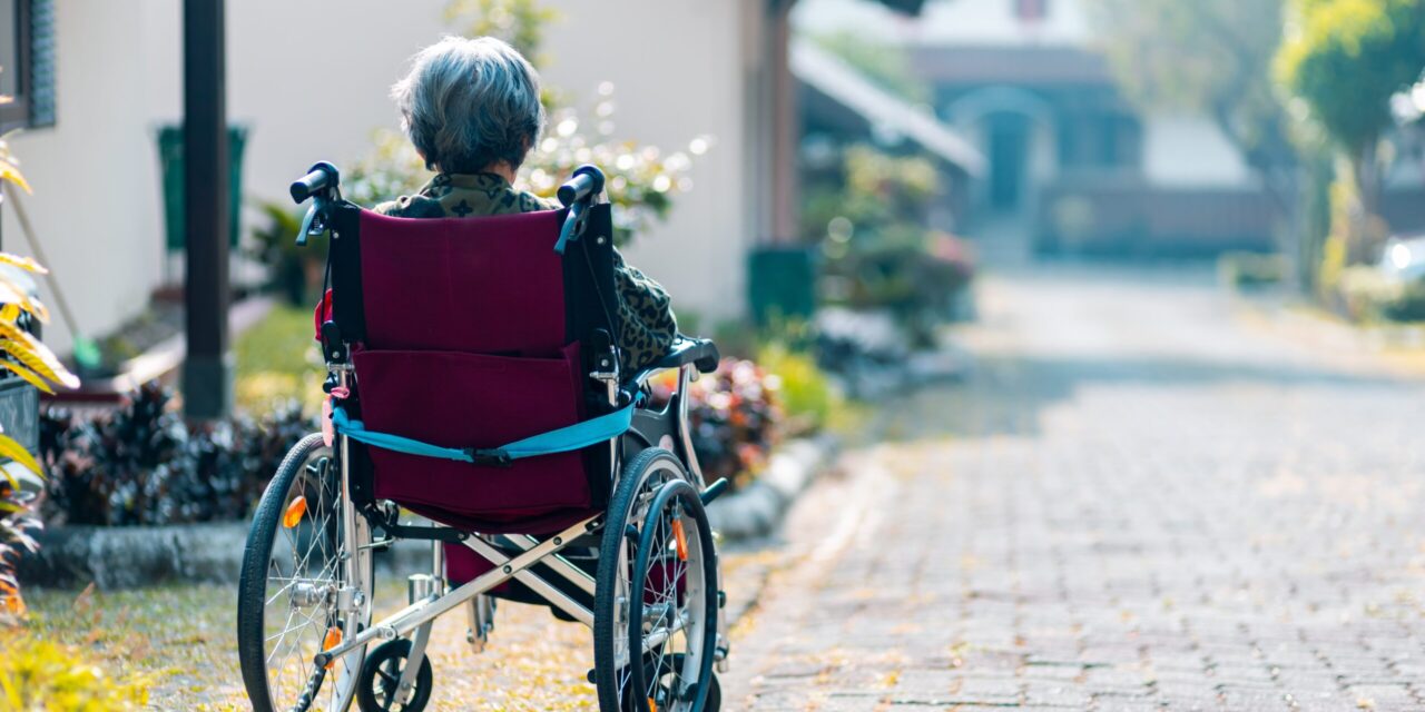 Italia sempre più vecchia. L’assistenza agli anziani in crisi