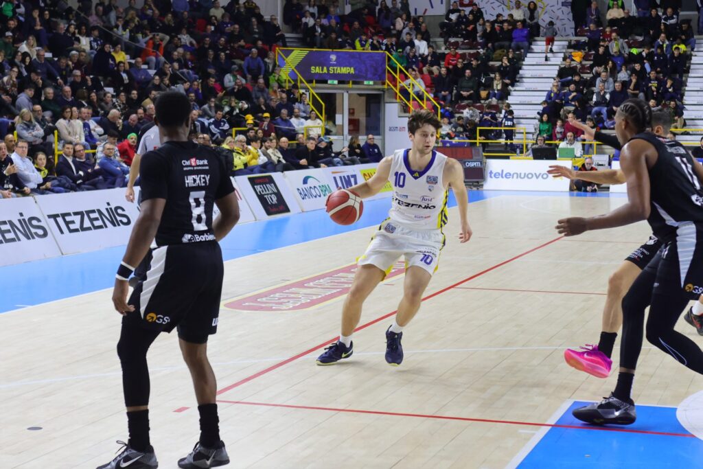 Scaligera Basket, brutta sconfitta in casa. Passa Udine di forza e ci rifila 28 punti: 64-92 2 leo faggian