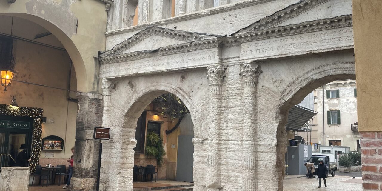 Natale restituisce Porta Borsari ai veronesi 