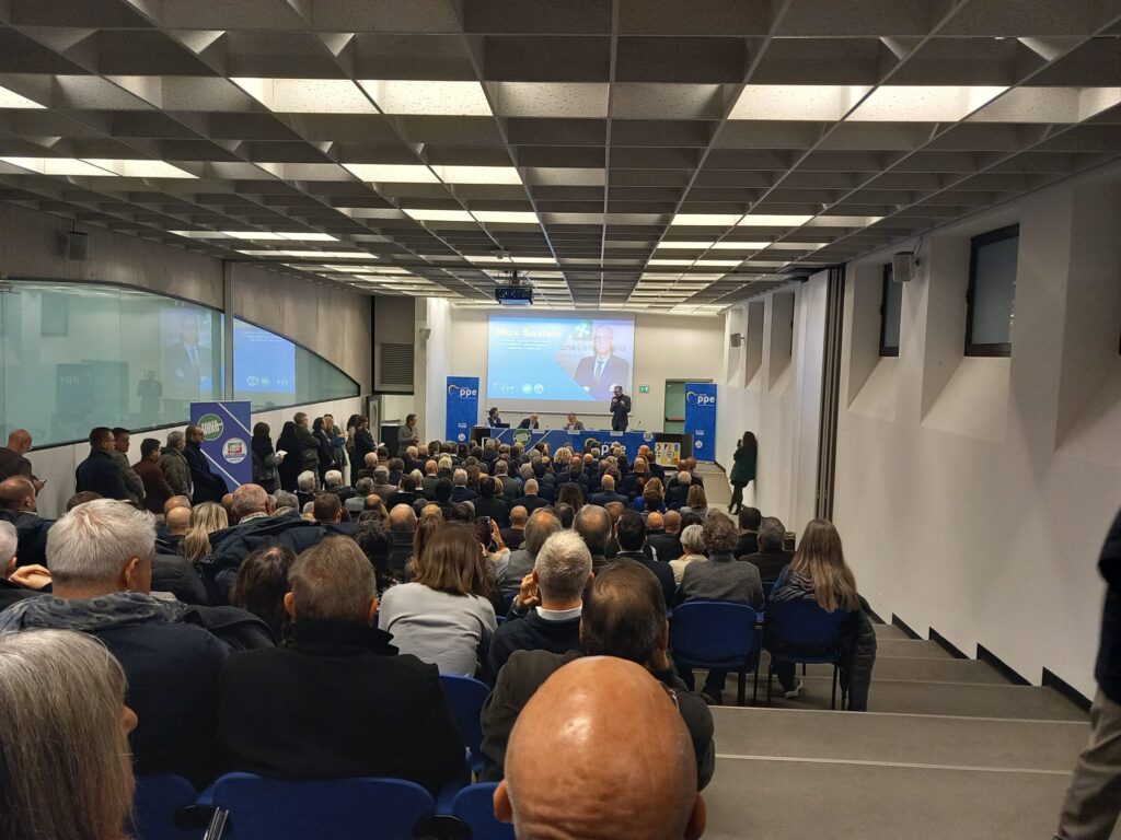 Tosi lancia Forza Nord e pensa alle regionali 2025 1 Tosi lancia Forza Nord a Verona e pensa alle regionali 2025