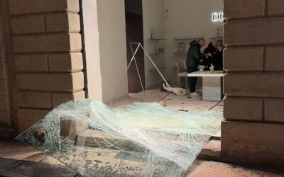 Spaccata in pieno centro nella notte