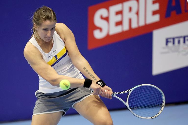 Tennis, finale A1 femminile: straordinaria Aurora Zantedeschi riporta avanti l’At Verona. Moratelli/Zantedeschi in campo nel doppio per il punto decisivo – In aggiornamento  –