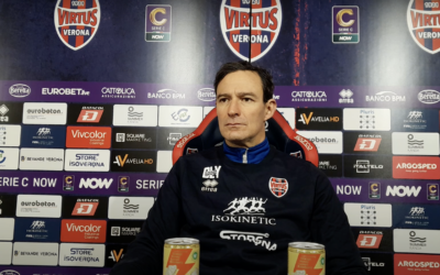 Virtus Verona, sabato il big match con la FeralpiSalò. Chiecchi: “Per fare punti servirà correre più di loro”
