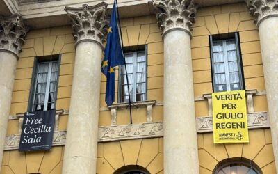 Striscioni sulla facciata del Comune. Chi li ha autorizzati?