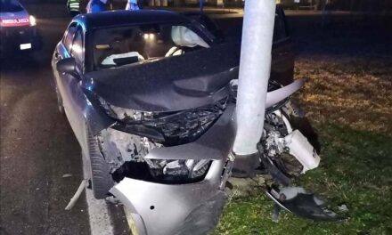 Polizia locale, nella notte sequestrate patenti, coltelli e cocaina