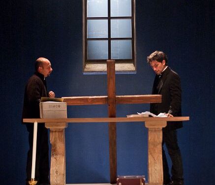 “Due preti di troppo” in scena al Capitan Bovo