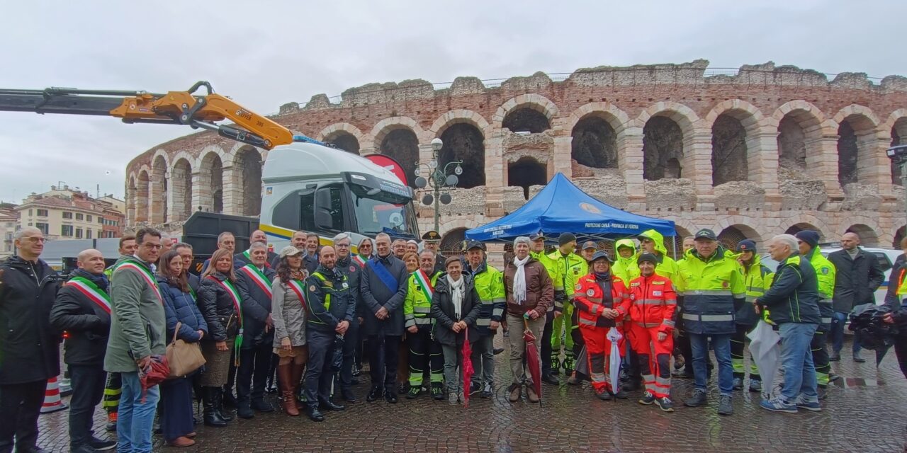 Una gru per le emergenze: il nuovo mezzo della Protezione Civile