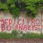 No vax in azione. Scritte al parco S.Giacomo, Borgo Roma