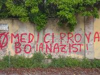 No vax in azione. Scritte al parco S.Giacomo, Borgo Roma