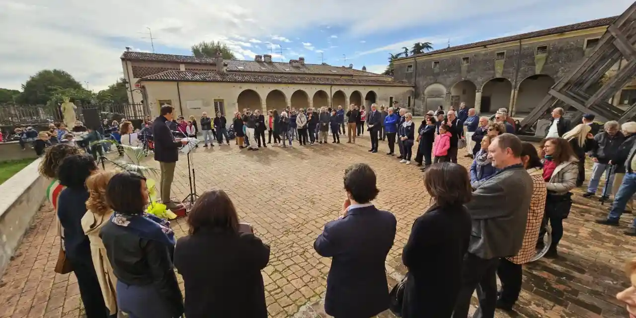 Contro la solitudine, Povegliano sceglie la cultura come cura