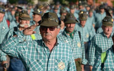 Adunata degli Alpini 2027 contesa fra Verona e Brescia
