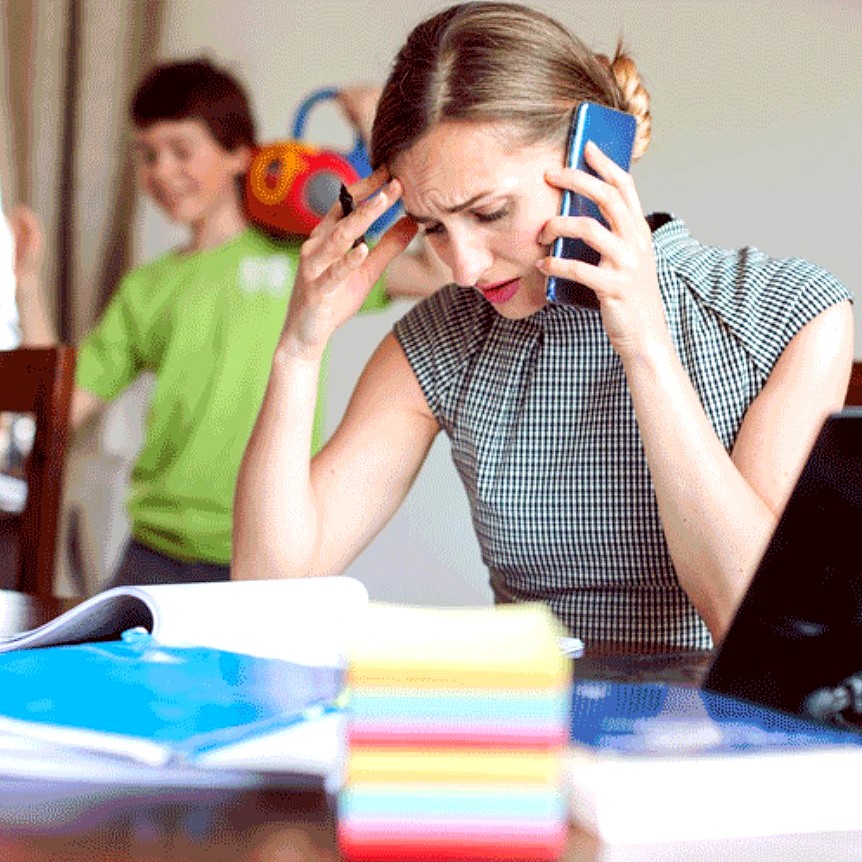 Genitori con figli in casa, quanta pressione! 