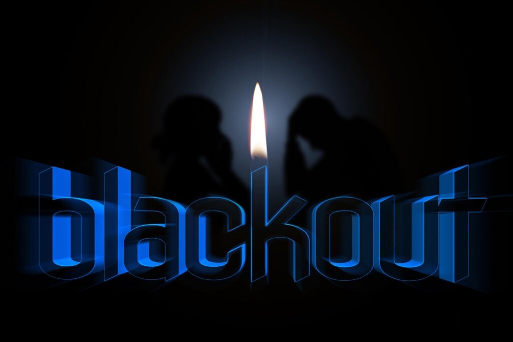 Blackout e crolla il castello di carte