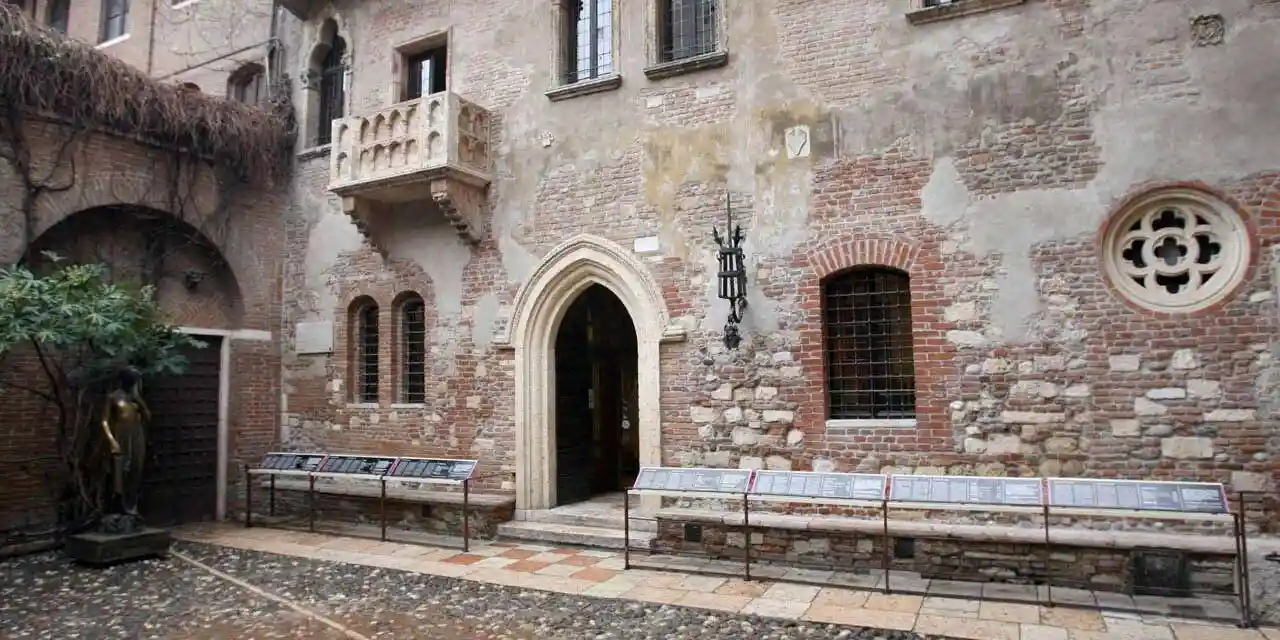 Accesso a pagamento al cortile di Giulietta