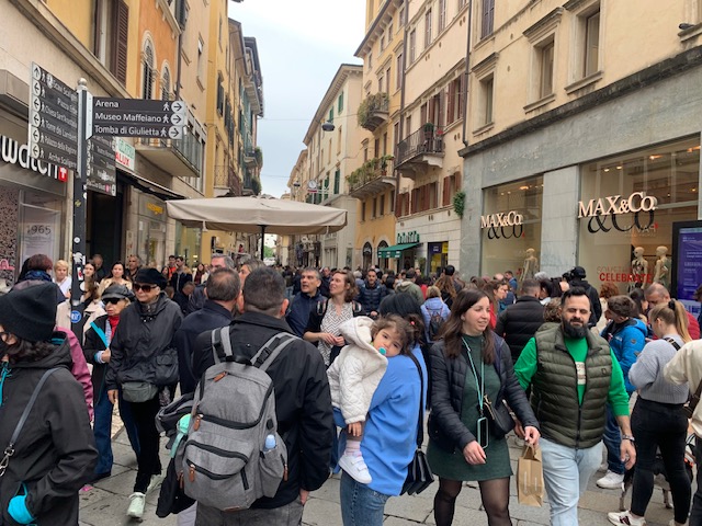 Casa di Giulietta. Sono tornate le code in via Cappello 